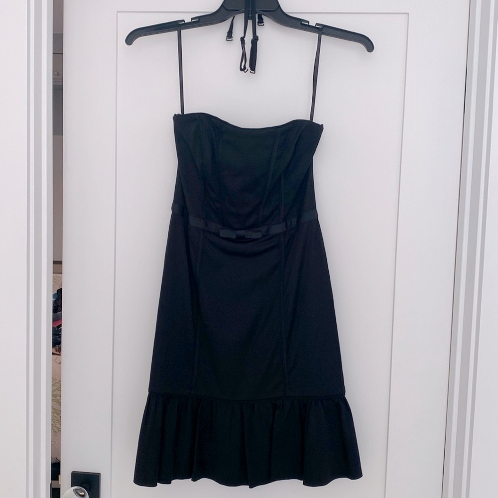 White House Back Market Black dress w/ optional straps. Size 2